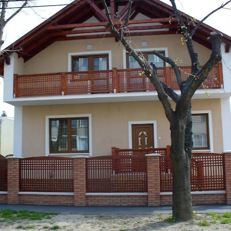 Rozsakert Apartmanhaz Hajdúszoboszló Εξωτερικό φωτογραφία