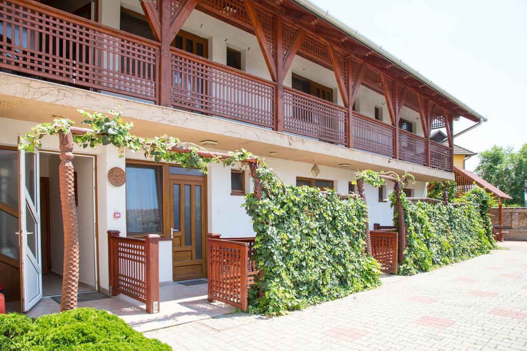 Rozsakert Apartmanhaz Hajdúszoboszló Εξωτερικό φωτογραφία