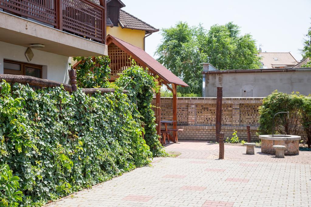 Rozsakert Apartmanhaz Hajdúszoboszló Εξωτερικό φωτογραφία